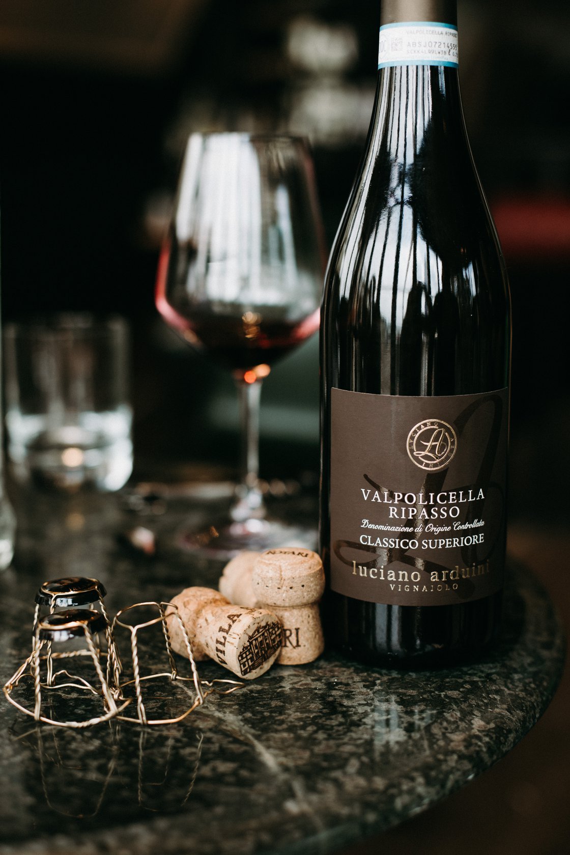 Fles Valpolicella Ripasso met een glas rode wijn